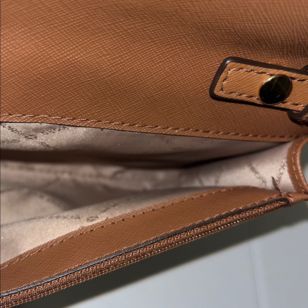 Michael Kors Brown Crossbody bag Wallet with removable strap. Good condition. - Picture 6 of 9